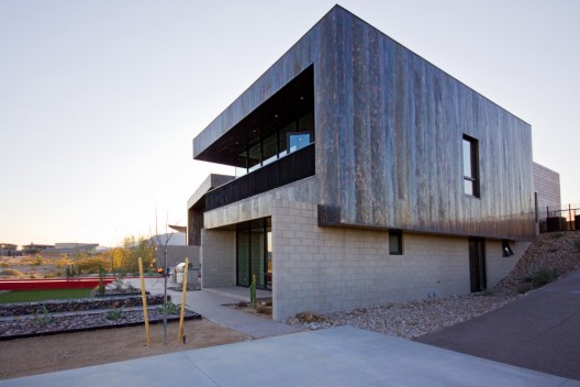 House In Two Parts / assemblageSTUDIO