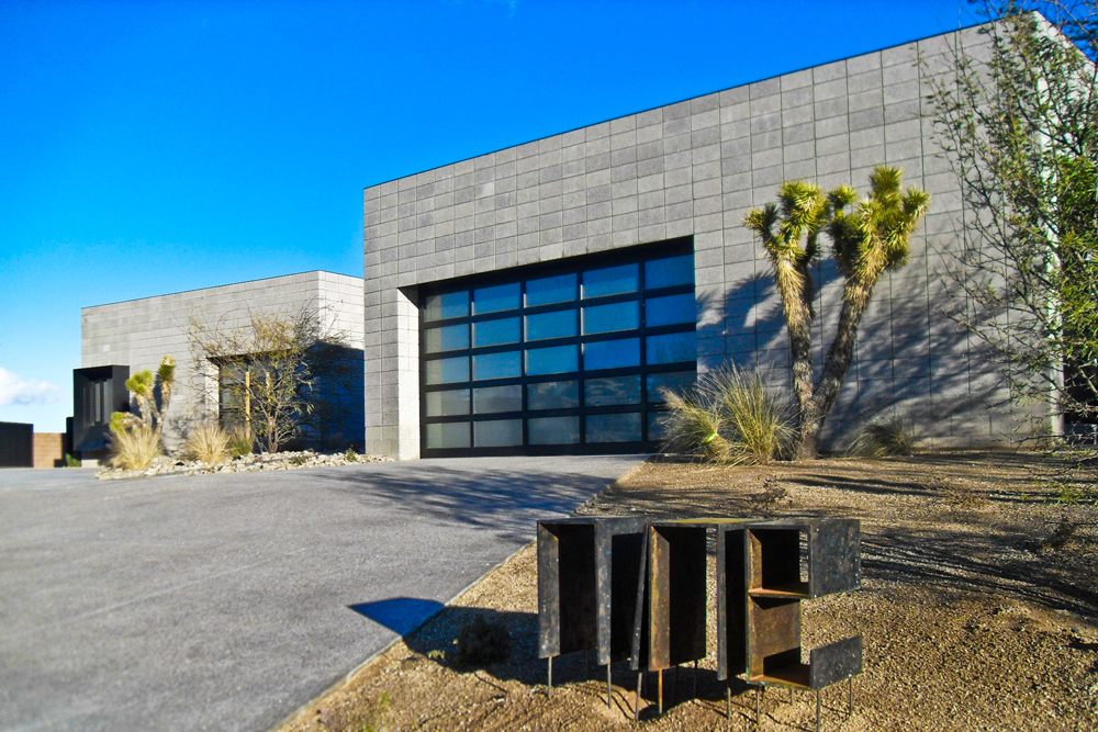 House In Two Parts / assemblageSTUDIO