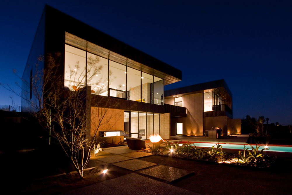House In Two Parts / assemblageSTUDIO