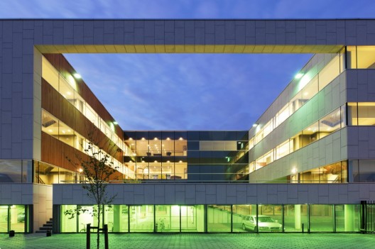 Simed Health Care Group / DHV Architects