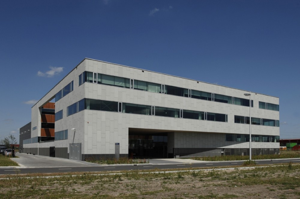 Simed Health Care Group / DHV Architects