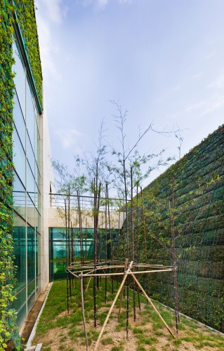 Green Weaving Club House - Hyunjoon Yoo Architects