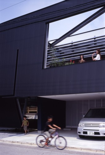 Y-house / IDEA Office
