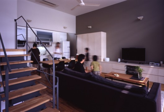 Y-house / IDEA Office