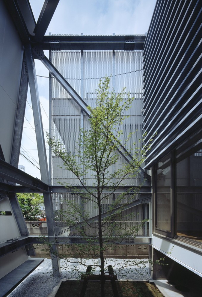 Y-house / IDEA Office