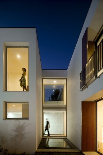 Caetano & Assis House / Ana de Bastos + Filipe Xavier Oliveira