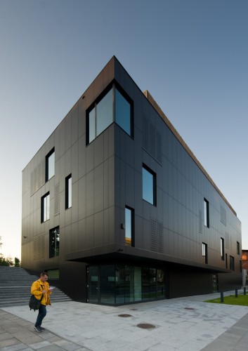 Rödl & Partner Office Building / Medusa Group