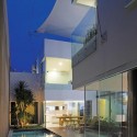 White Box House / Indra Tata Adilaras © Sjahrial Iqbal / Griya Asri