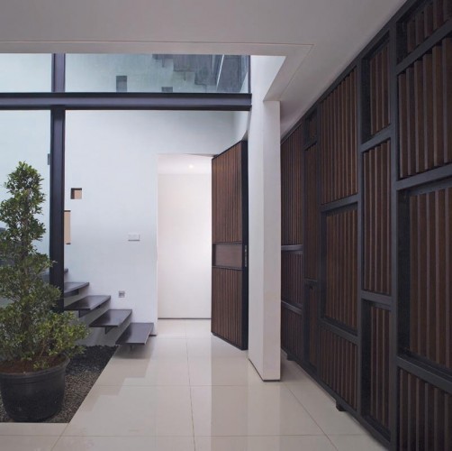 White Box House / Indra Tata Adilaras