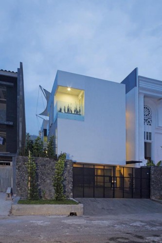 White Box House / Indra Tata Adilaras