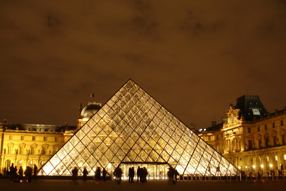 AD Classics: Le Grande Louvre / I.M. Pei
