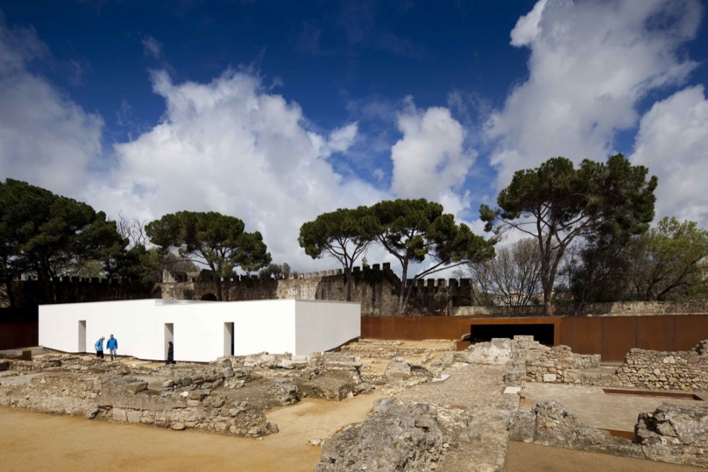 Musealization of the Archaeological Site of Praça Nova of São Jorge Castle / JLCG Arquitectos