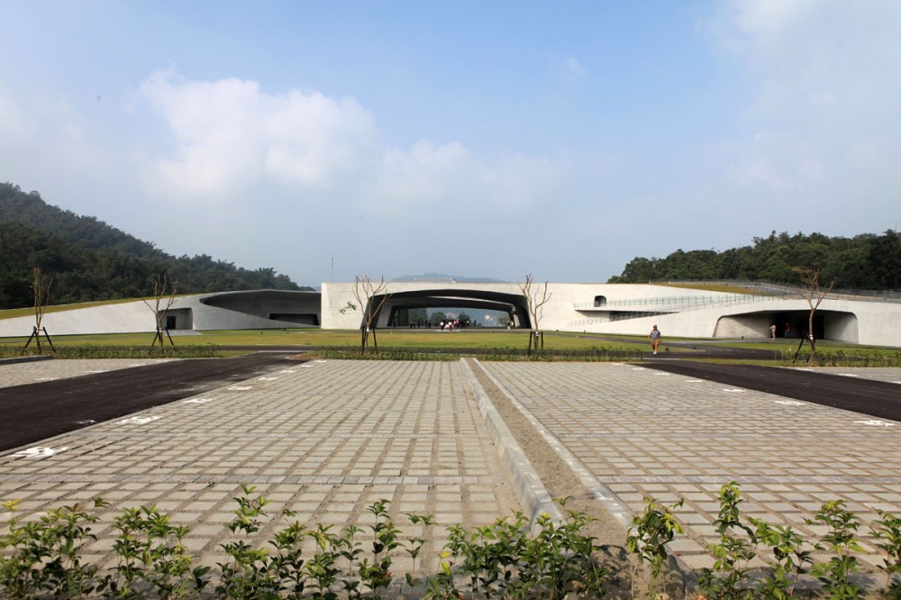Hsiangshan Visitor Center / Norihiko Dan