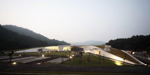 Hsiangshan Visitor Center - Norihiko Dan