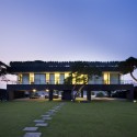 Floating House - Hyunjoon Yoo Architects Floating House - Hyunjoon Yoo Architects © Seunghoon Yum