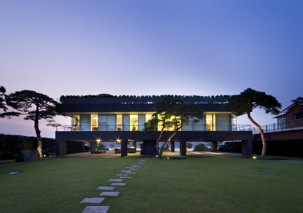 Floating House / Hyunjoon Yoo Architects