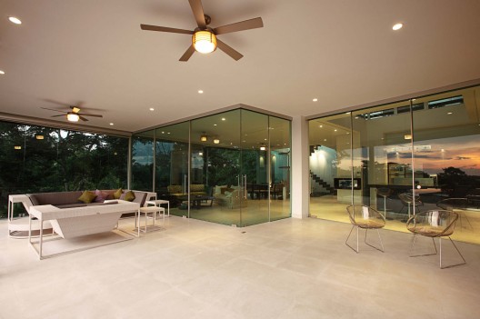 Triangulo House / Ecostudio Architects
