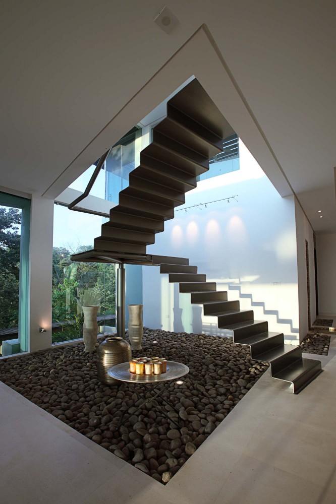 Triangulo House / Ecostudio Architects
