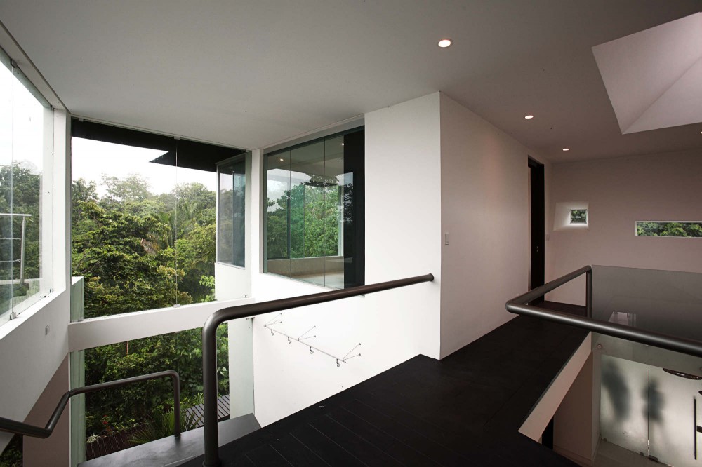 Triangulo House / Ecostudio Architects