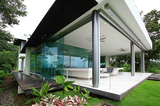 Triangulo House / Ecostudio Architects