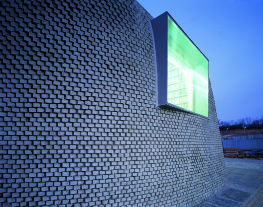 Pixel House / Mass Studies and Slade Architecture