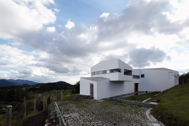 House on the Slope / Paisajes Emergentes