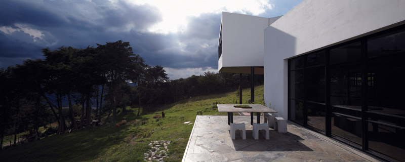 House on the Slope / Paisajes Emergentes