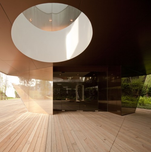 Wyne Sales Gallery / Supermachine Studio
