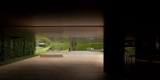 Wyne Sales Gallery / Supermachine Studio