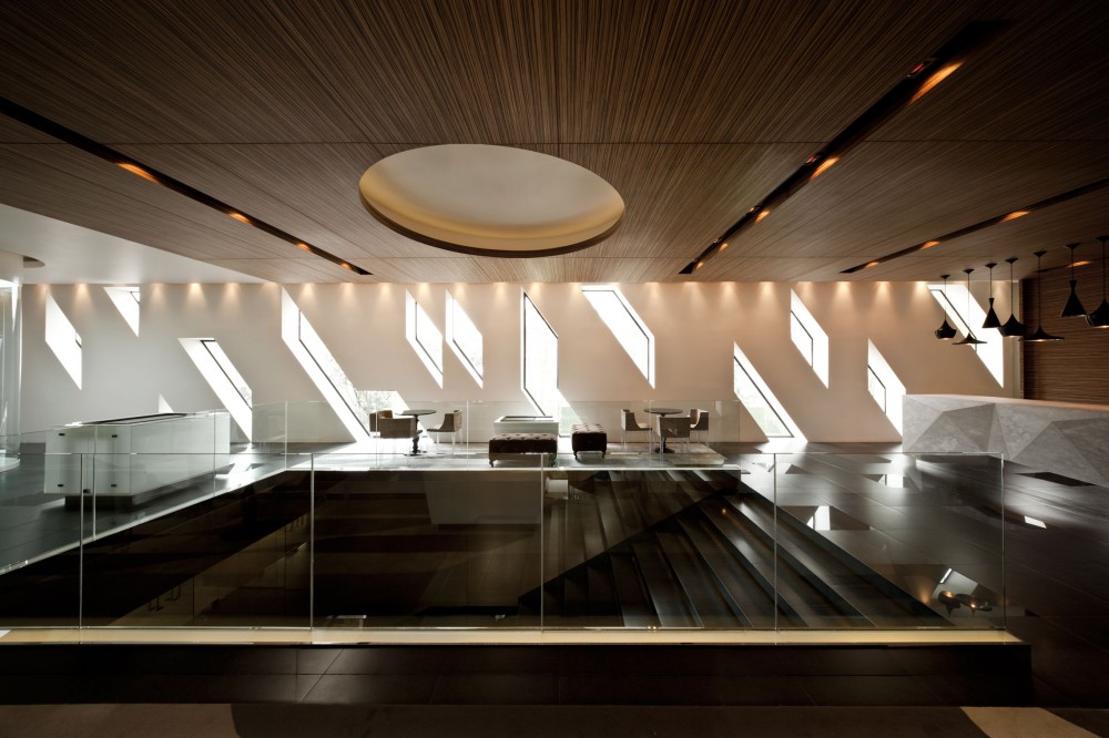 Wyne Sales Gallery / Supermachine Studio