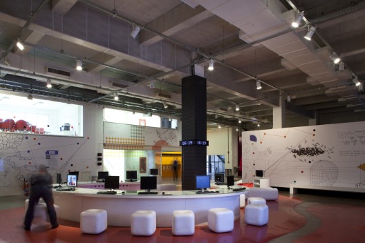 Escola Nave / Atelier OFICINA de Arquitectos