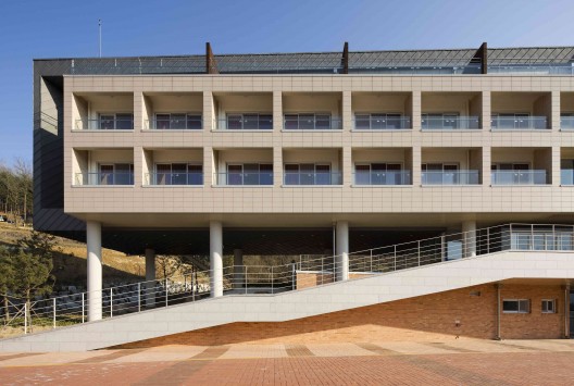 Dongdaemun-gu Jecheon Training Center / UOSarchitects