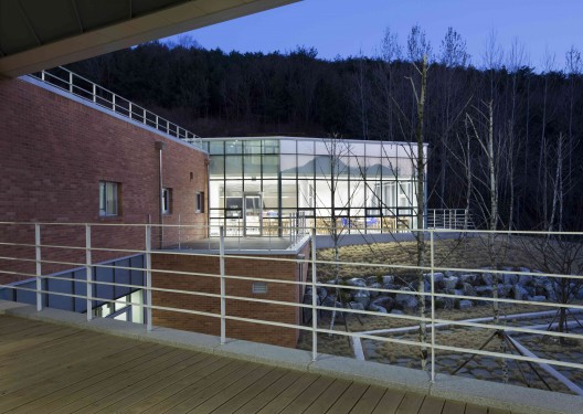 Dongdaemun-gu Jecheon Training Center / UOSarchitects