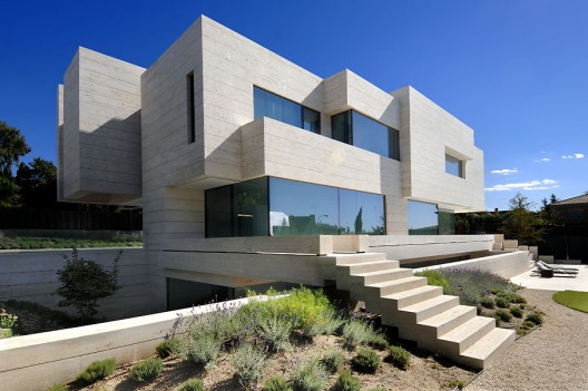 Family House in Pozuelo de Alarcón / A-cero