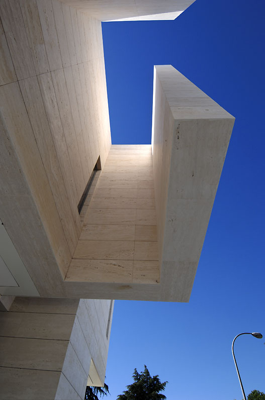 Family House in Pozuelo de Alarcón / A-cero