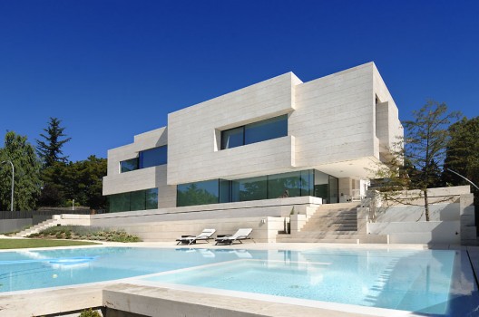 Family House in Pozuelo de Alarcón / A-cero