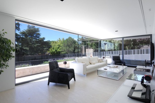 Family House in Pozuelo de Alarcón / A-cero