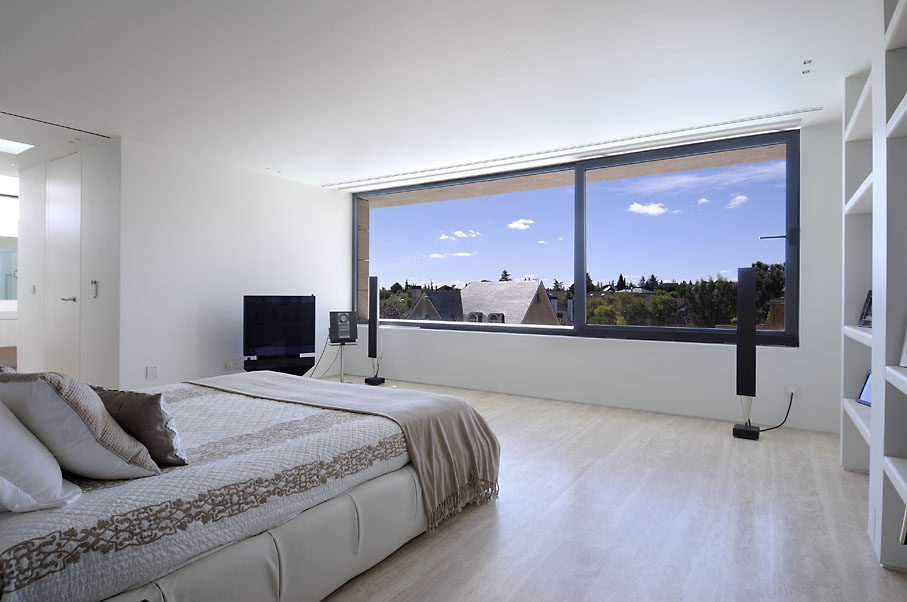 Family House in Pozuelo de Alarcón / A-cero