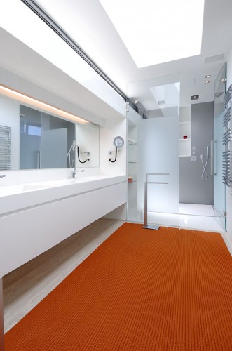 Family House in Pozuelo de Alarcón / A-cero