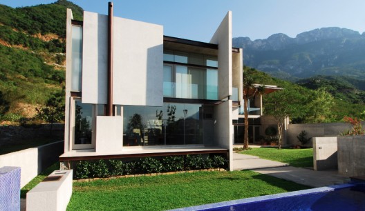 Bravo House / Agustín Landa Ruiloba, Rolando Martínez Rodríguez