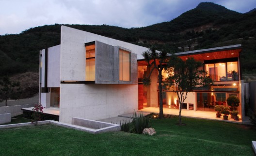Bravo House / Agustín Landa Ruiloba, Rolando Martínez Rodríguez