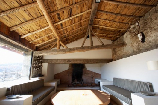 Dwelling In Ávila / A-cero