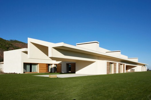 Dwelling In Ávila / A-cero