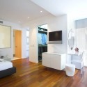 Adamos Residence / Vardastudio Architects & Designers Adamos Residence / Vardastudio Architects & Designers © Christos Papantoniou