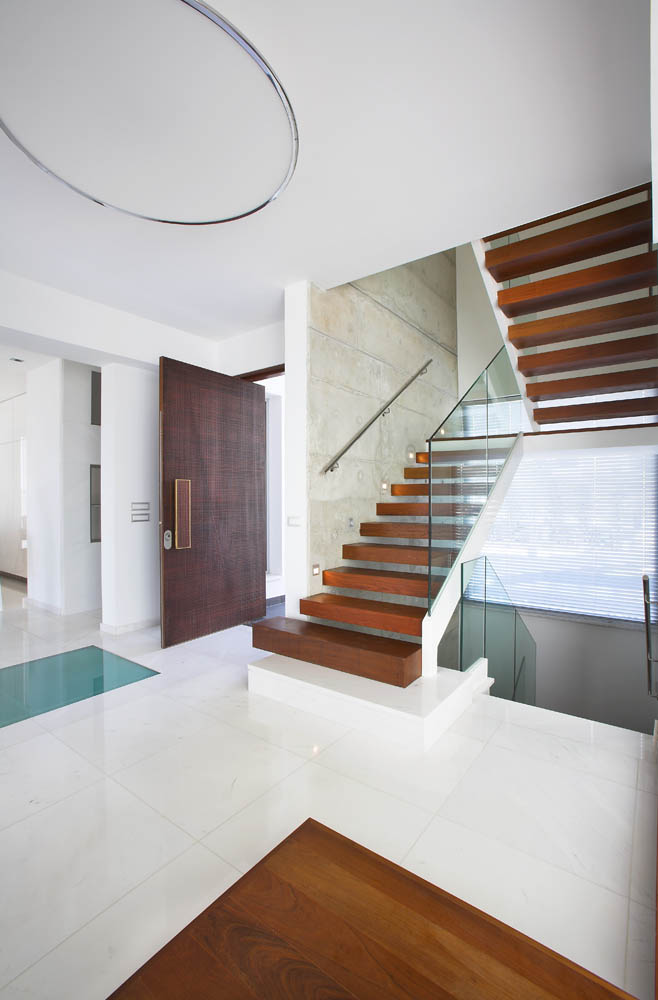 Adamos Residence / Vardastudio Architects & Designers © Christos Papantoniou