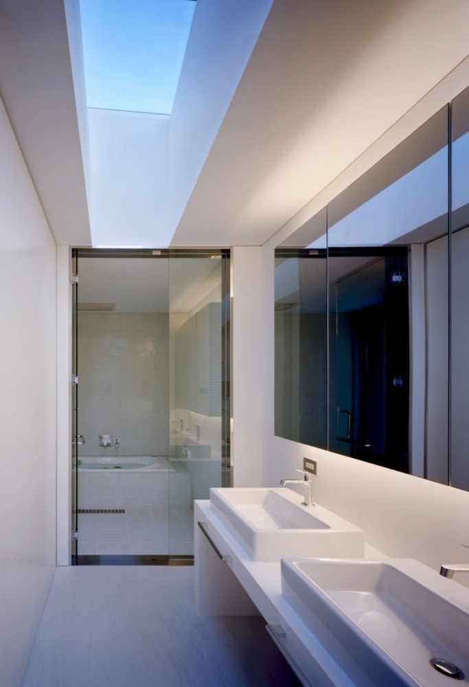 Residence in Kurakuen / NRM-Architects Office