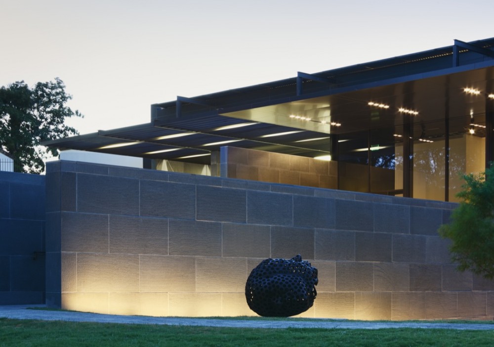 McNay Art Museum Extension - Jean Paul Viguier Architecture © Jeff Goldberg / ESTO
