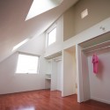 Satellites - House - Studio LOOP Satellites - House - Studio LOOP © Courtesy of Studio LOOP