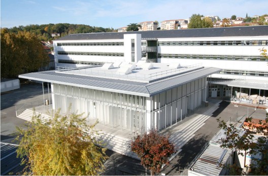Restructuring And Extension Of The Albert Claveille High School / ARTUR Architectes Mandataire