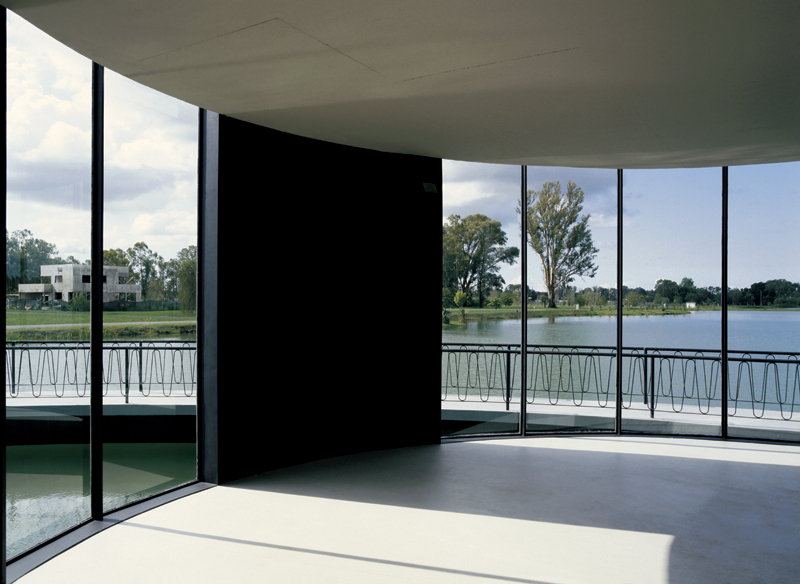 La Candida’s Club House / Adamo-Faiden